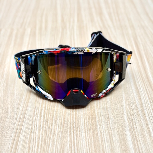 Goggles - Picture 2 of 13